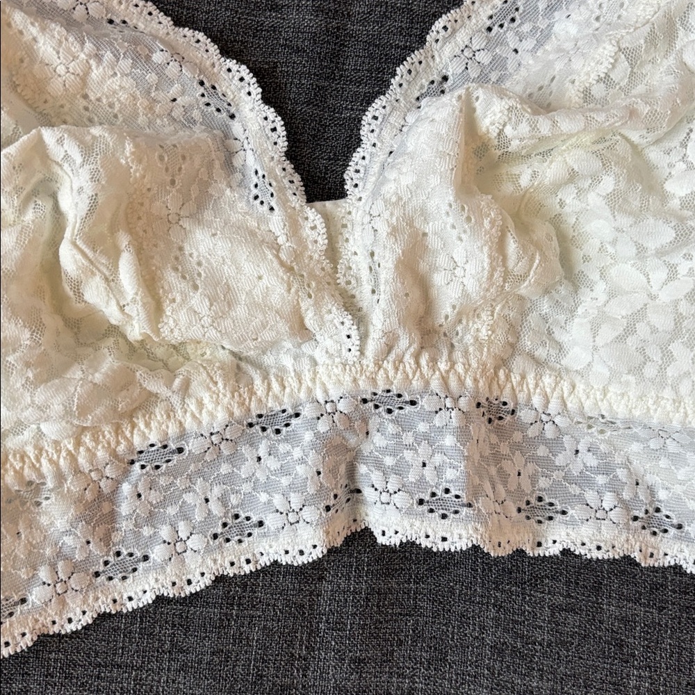 NWOT Lace Bralette - Picture 2 of 5